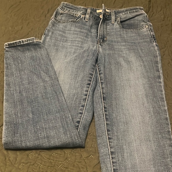 Levi's Denim - pre owned Levi’s high rise skinny jeans size 24 for women